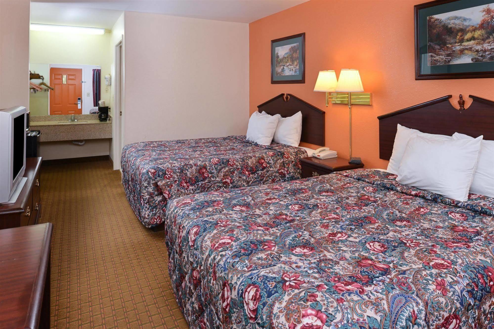 Carry On Inn & Suites LaFayette 外观 照片