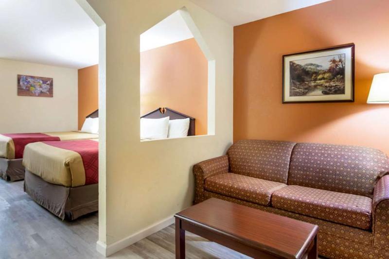 Carry On Inn & Suites LaFayette 外观 照片